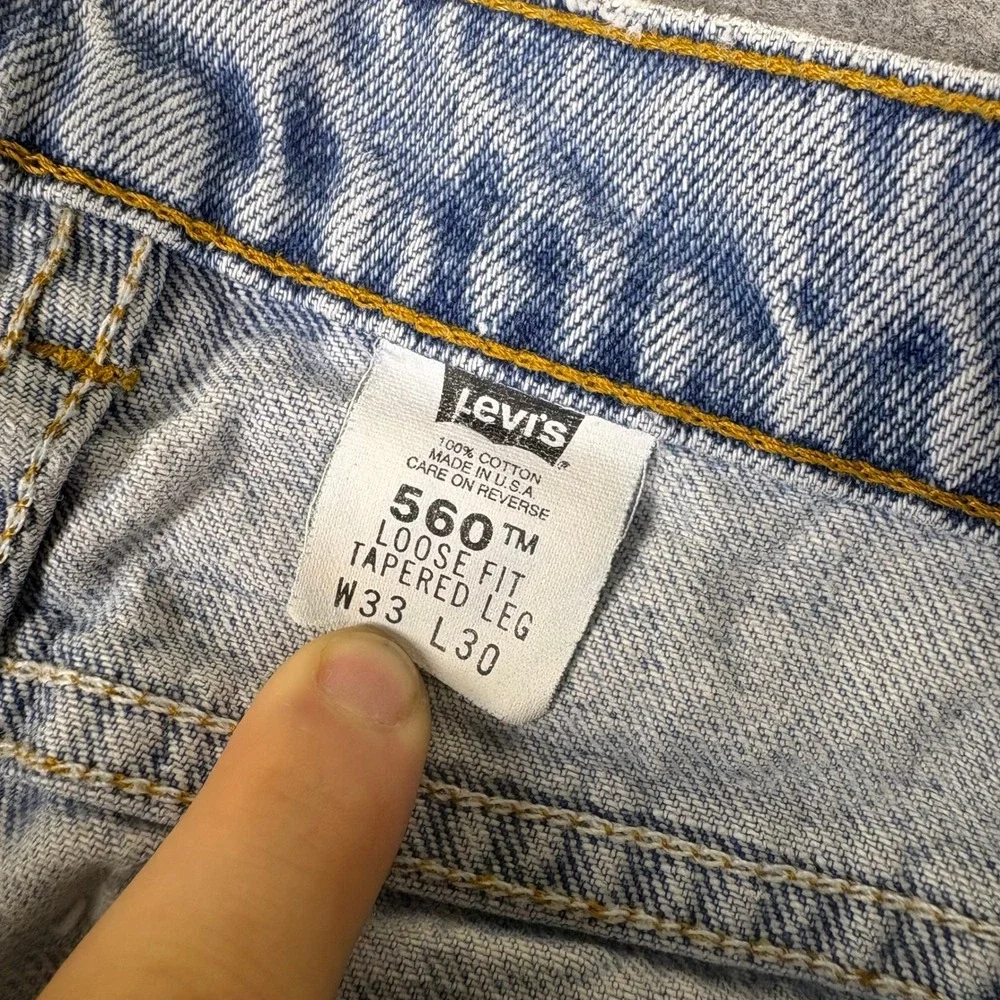 Vintage Levis 560 Loose Fit Tapered Leg Jeans Light Wash Denim 33x30 Made in USA